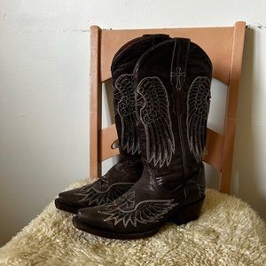 Corral women’s cross and wings cowboy boots
